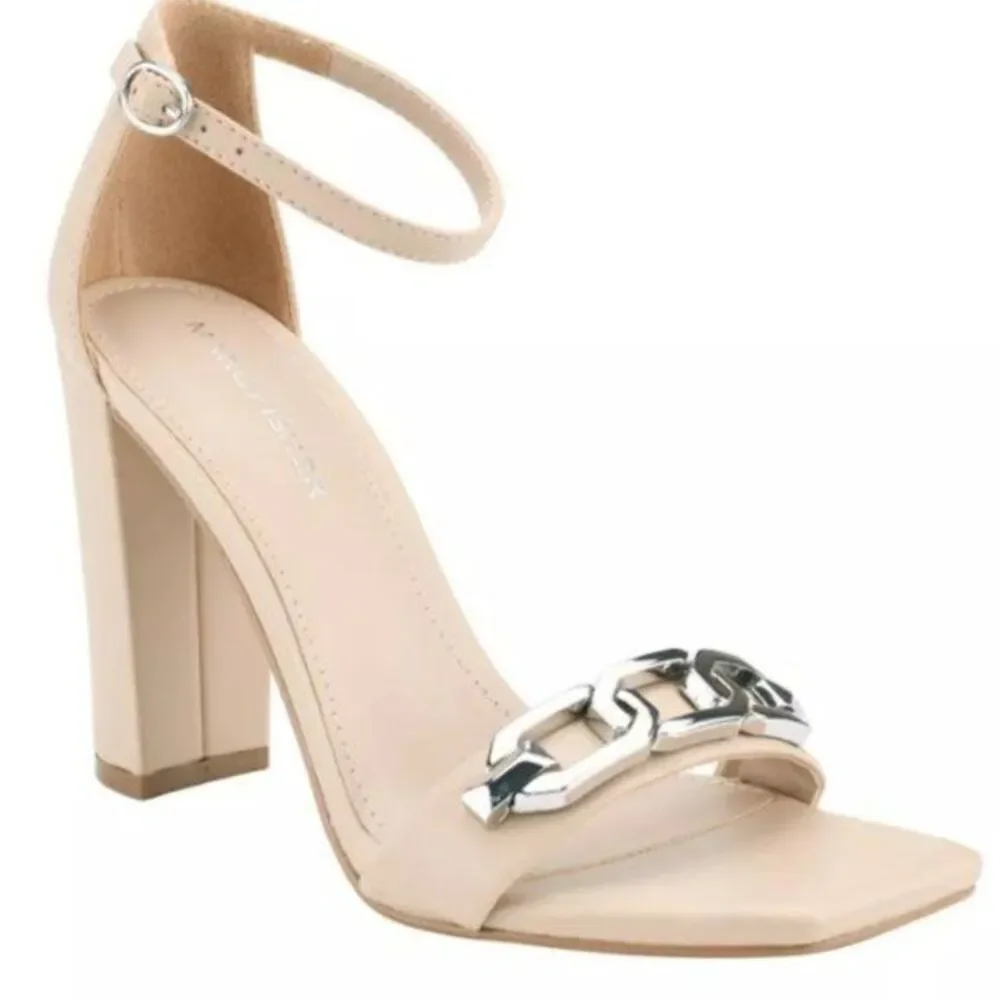 $49 NWT (9) MARC FISHER Sandal